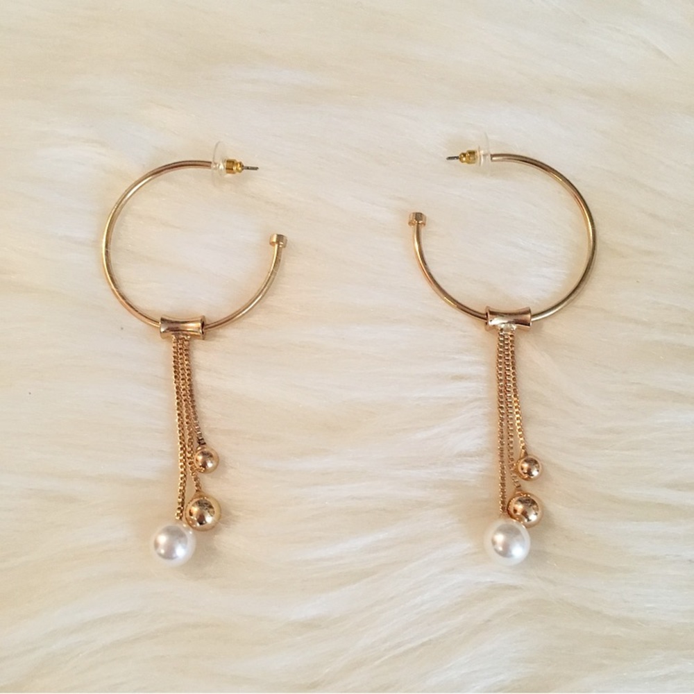 Gold Tone Hoop Earrings w Dangling Faux Pearls